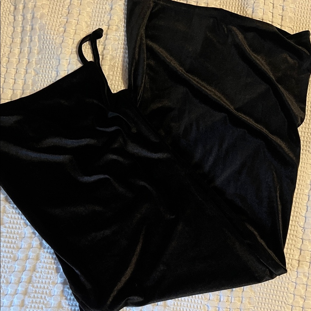 Elegant Black Velvet Sleepwear Set